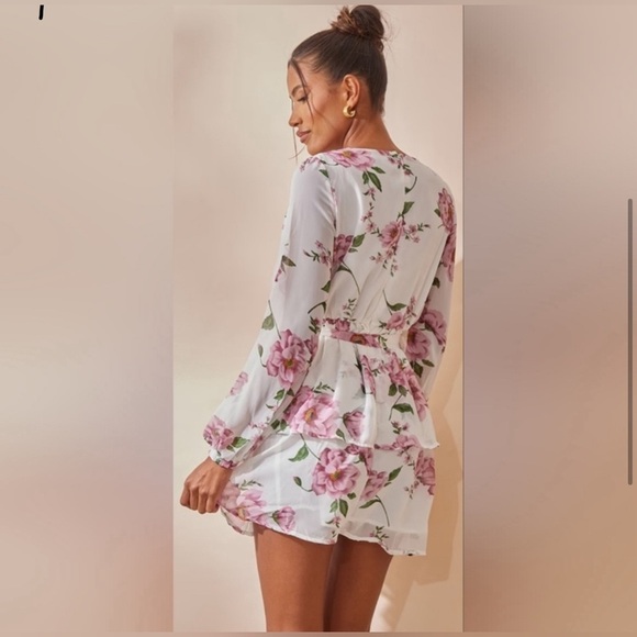 Pretty Little Thing White Floral Chiffon Double Tier Plunge Skater Dress Size 6 - Picture 4 of 6